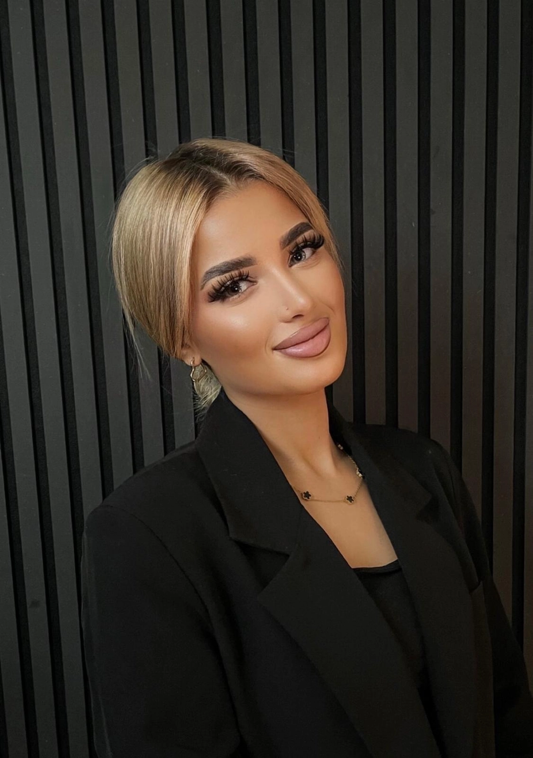Yasmin, Stylistin bei Schiffers Haar
